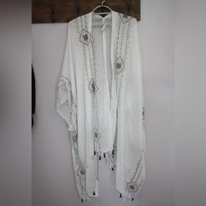 Ellemairco kimono with beautiful pattern.